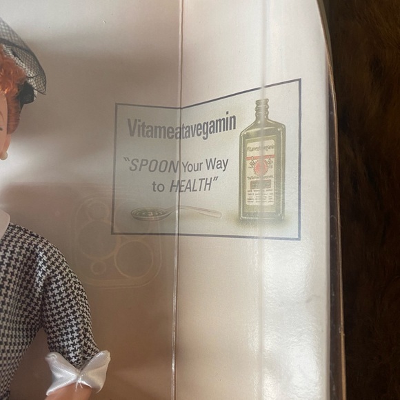 I Love Lucy Barbie Doll Vitameatavegamin Lucy Does A TV Commercial  1997 Mattel - Picture 4 of 9